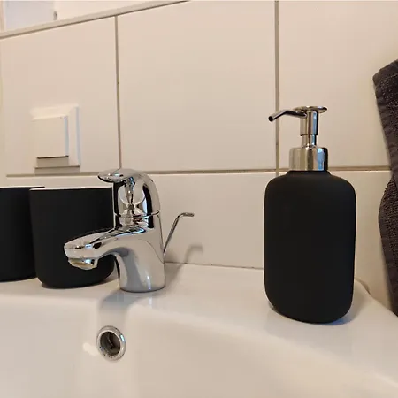 Apartamento 2br Apartment, Parking, Wi-fi, Tv In Karow