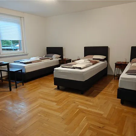 2br Apartment, Parking, Wi-fi, Tv In Karow ברלין