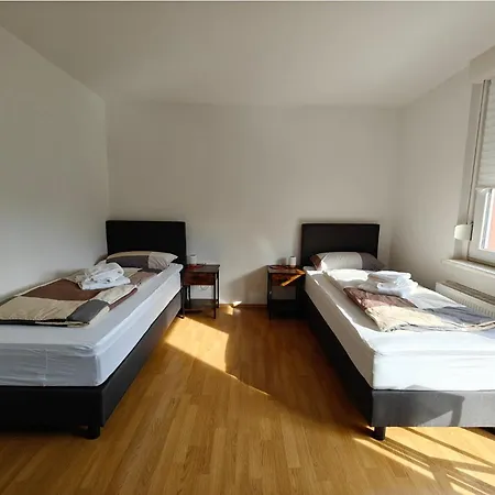 2br Apartment, Parking, Wi-fi, Tv In Karow * ベルリン