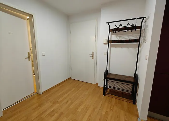 2br Apartment, Parking, Wi-fi, Tv In Karow * ベルリン